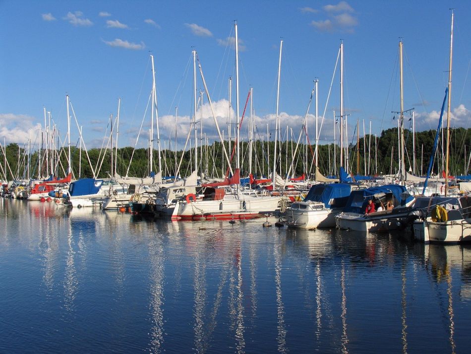 Båtar i marinan.