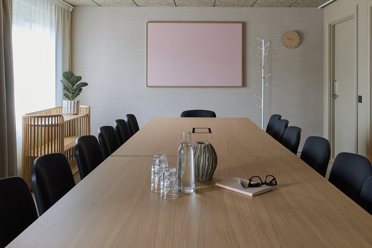 Mellan konferenslokal  - endast på förfrågan