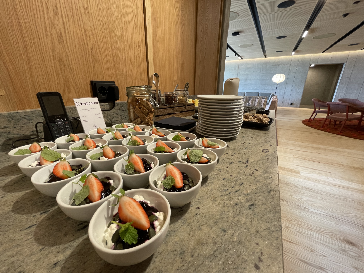 Insikten - stor sal i restaurangbyggnaden
