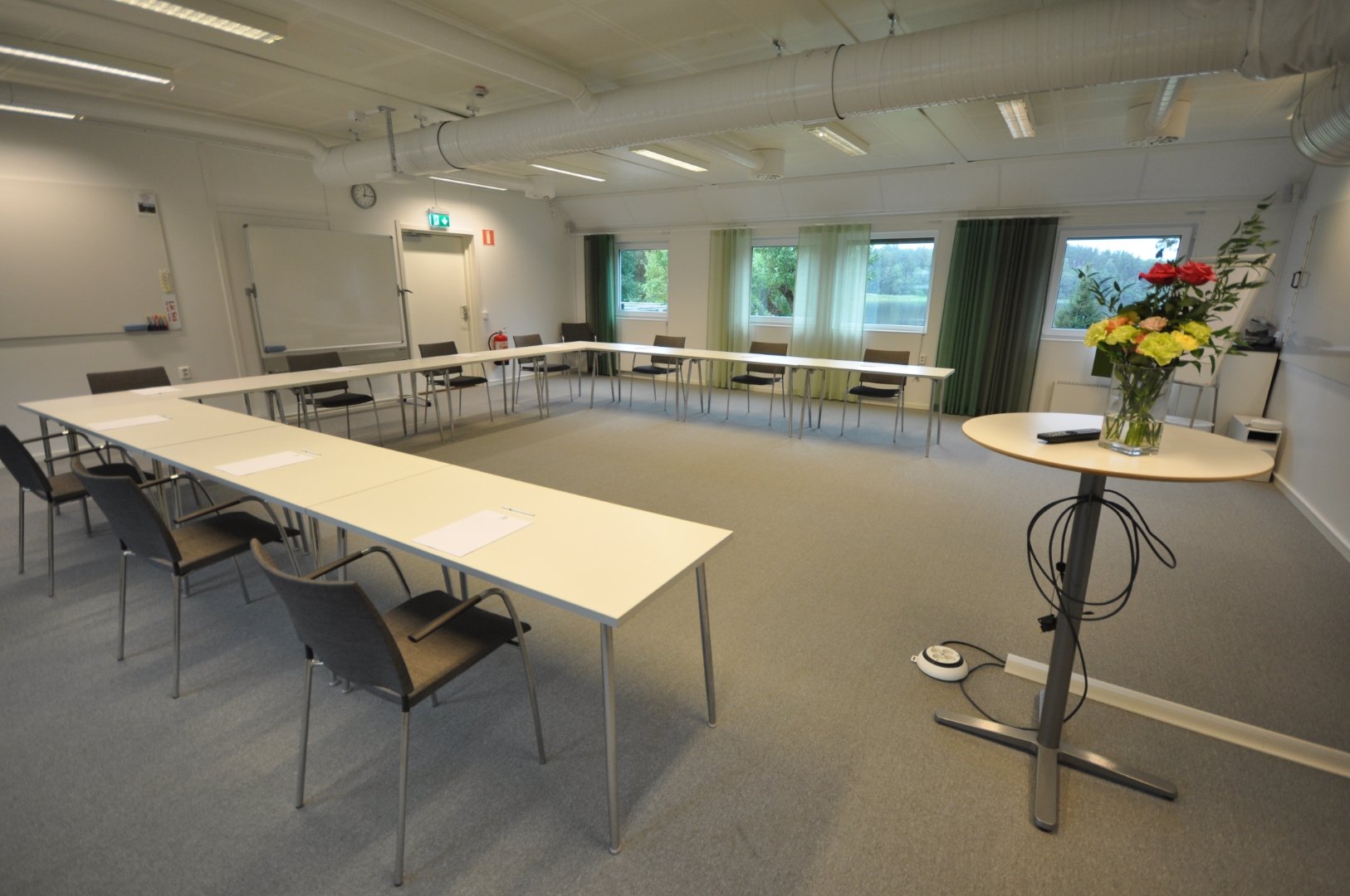 Sjövillan - ljus lokal i eget hus vid Mälarens strand