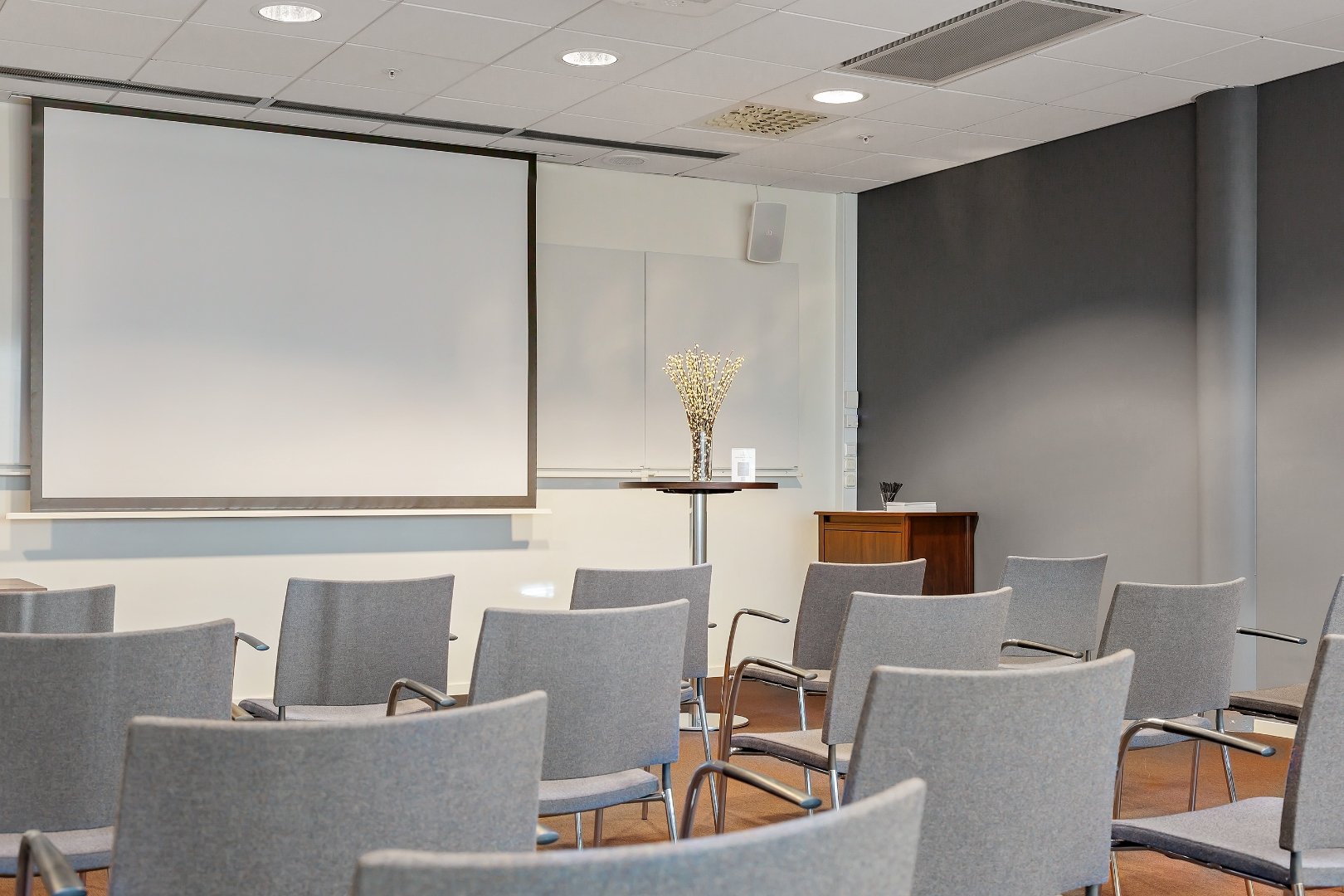 Medelstort konferensrum